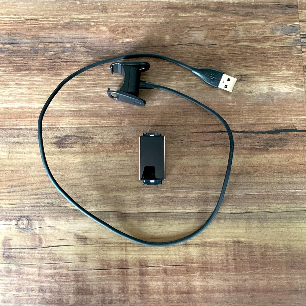 FitBit Charge 3 Rose Gold + Charger